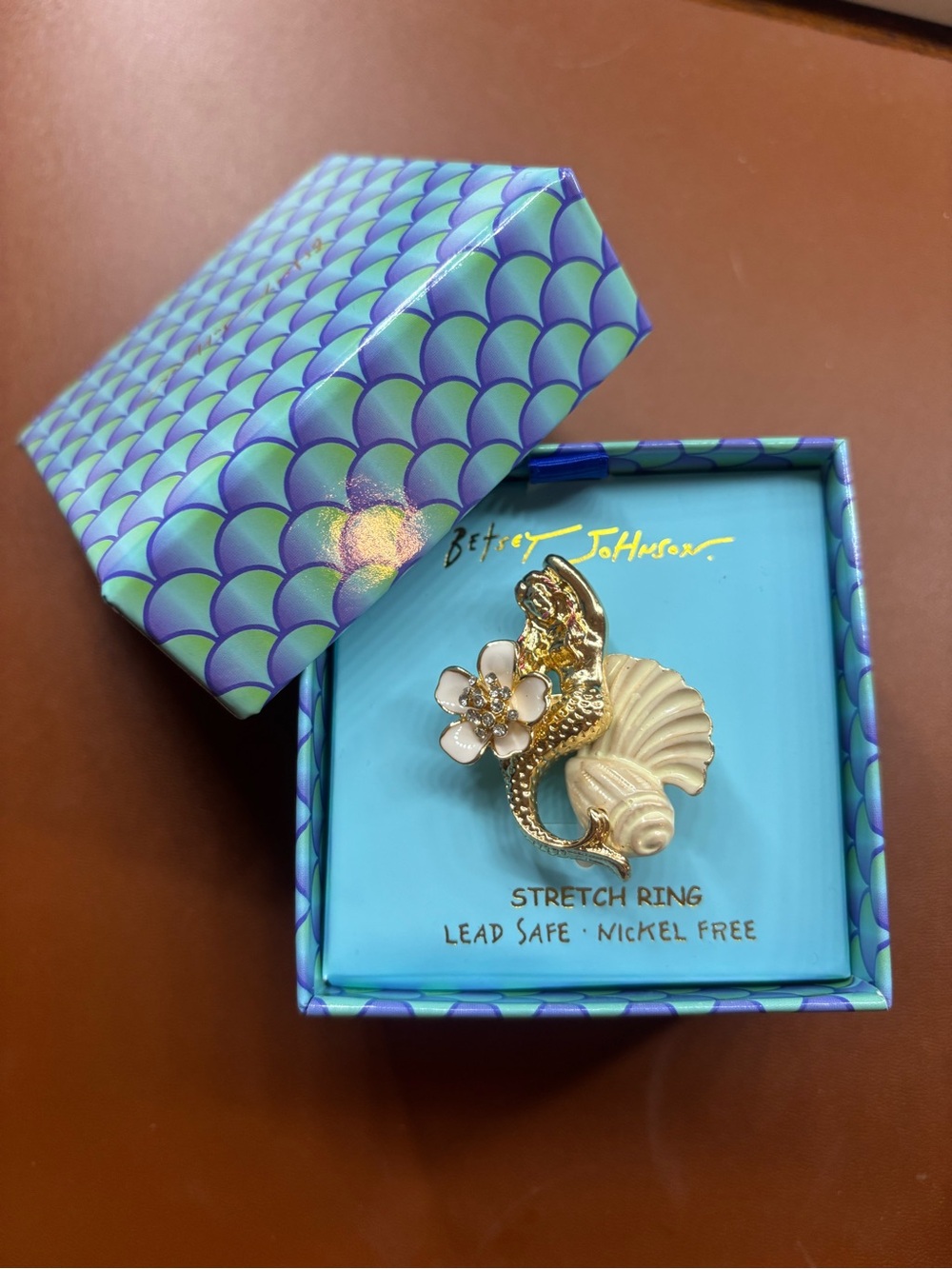 Betsey Johnson Gold Shell & White Flower Stretch Ring with Crystal Center